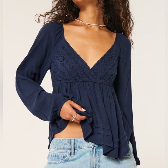 Hollister Tops - Hollister V Neck Sweater Long Sleeve Flowy Top
